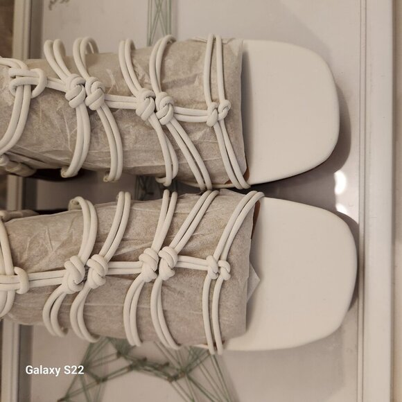 Lucky Brand " Bassie" Bright White Goat Nubuck Sandals. NIB. Size 7.5 - Picture 4 of 12